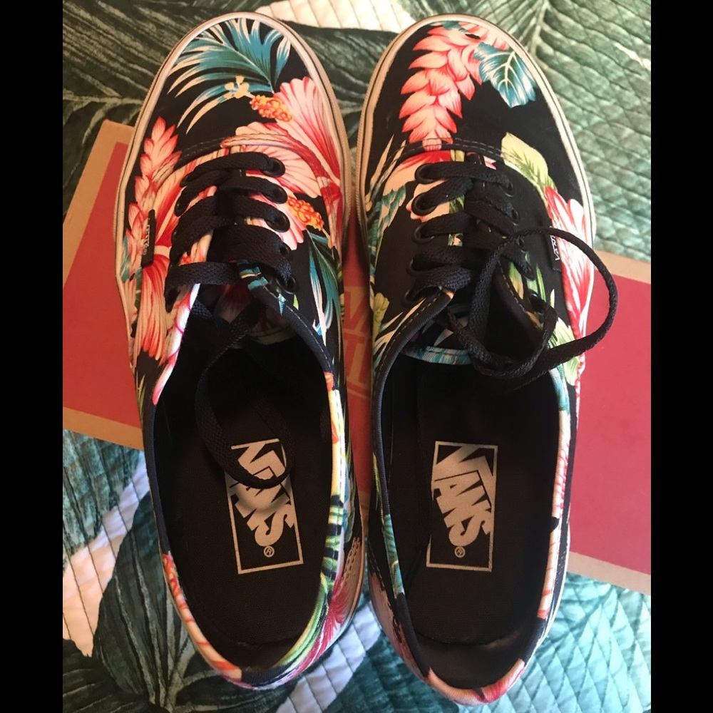 Vans Hawaiian print women’s 8.5 sneakers